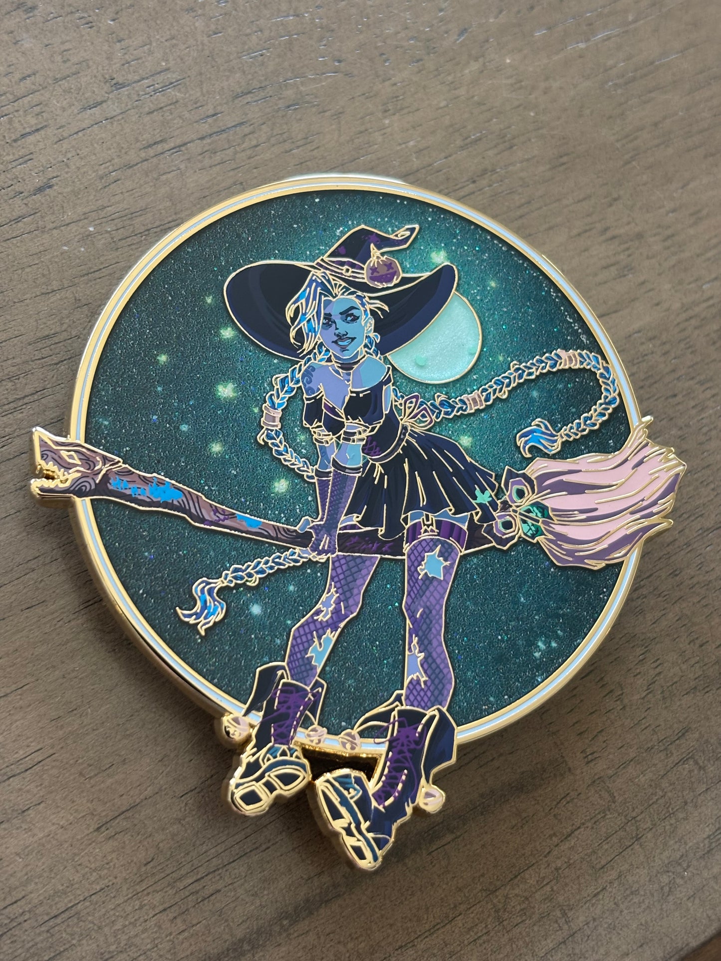 INHAND - Witch Jinx