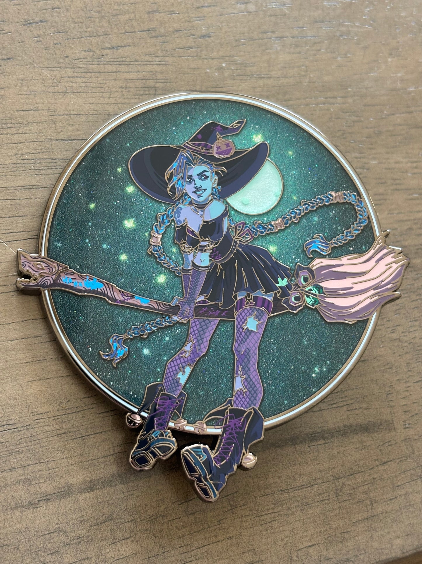 INHAND - Witch Jinx